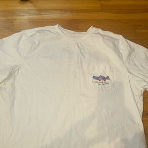 Vineyard vines t shirt